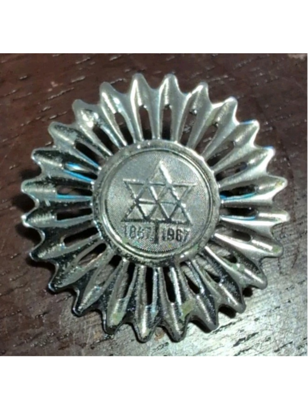Vtg 1967 Canada Centennial Brooch Pin Collectable Silvertone Maple Leaf 1.25"